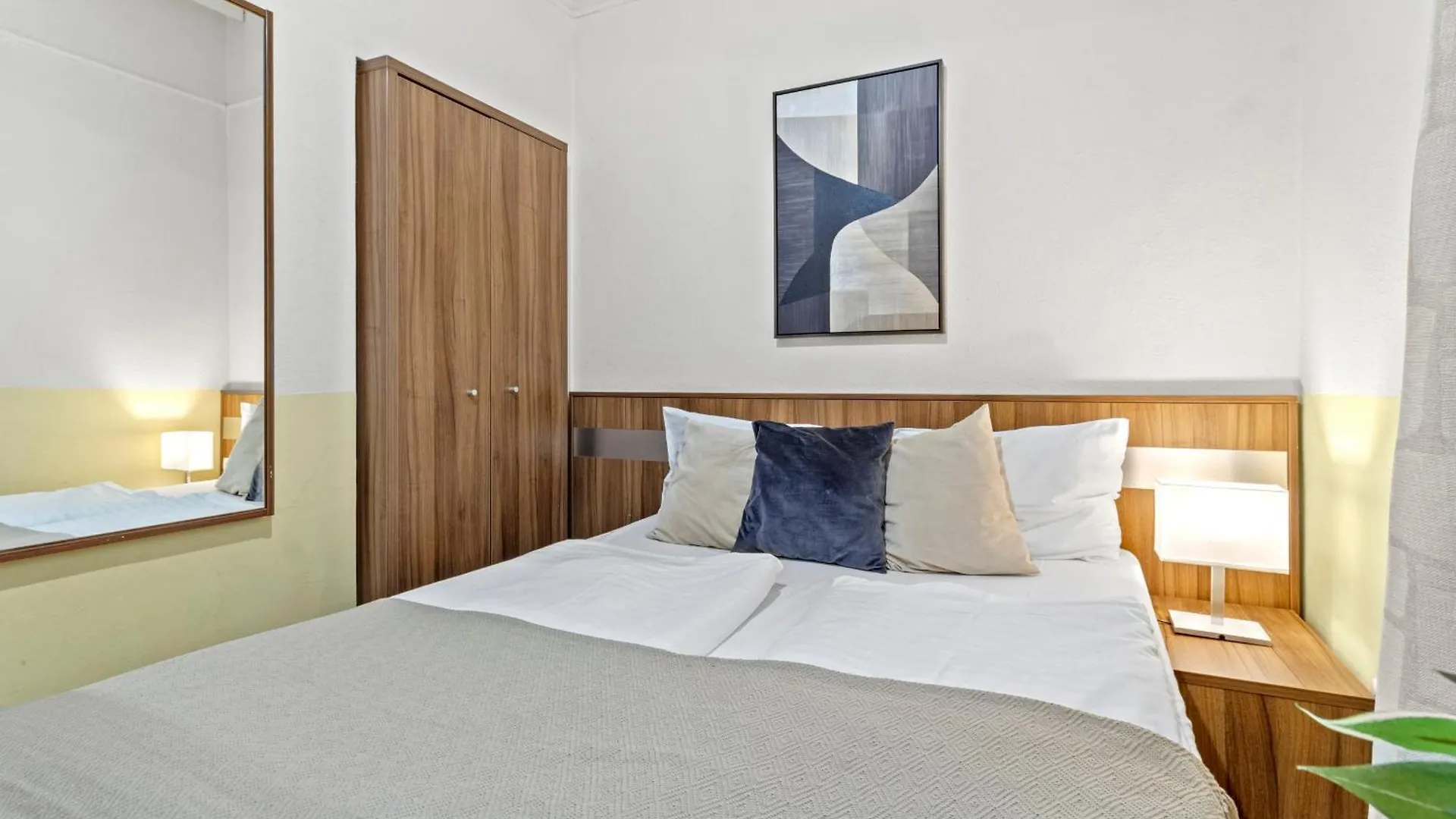 Paid Parking I Calm Location I 10 Minutes To S-Bahn Apartment Vienna