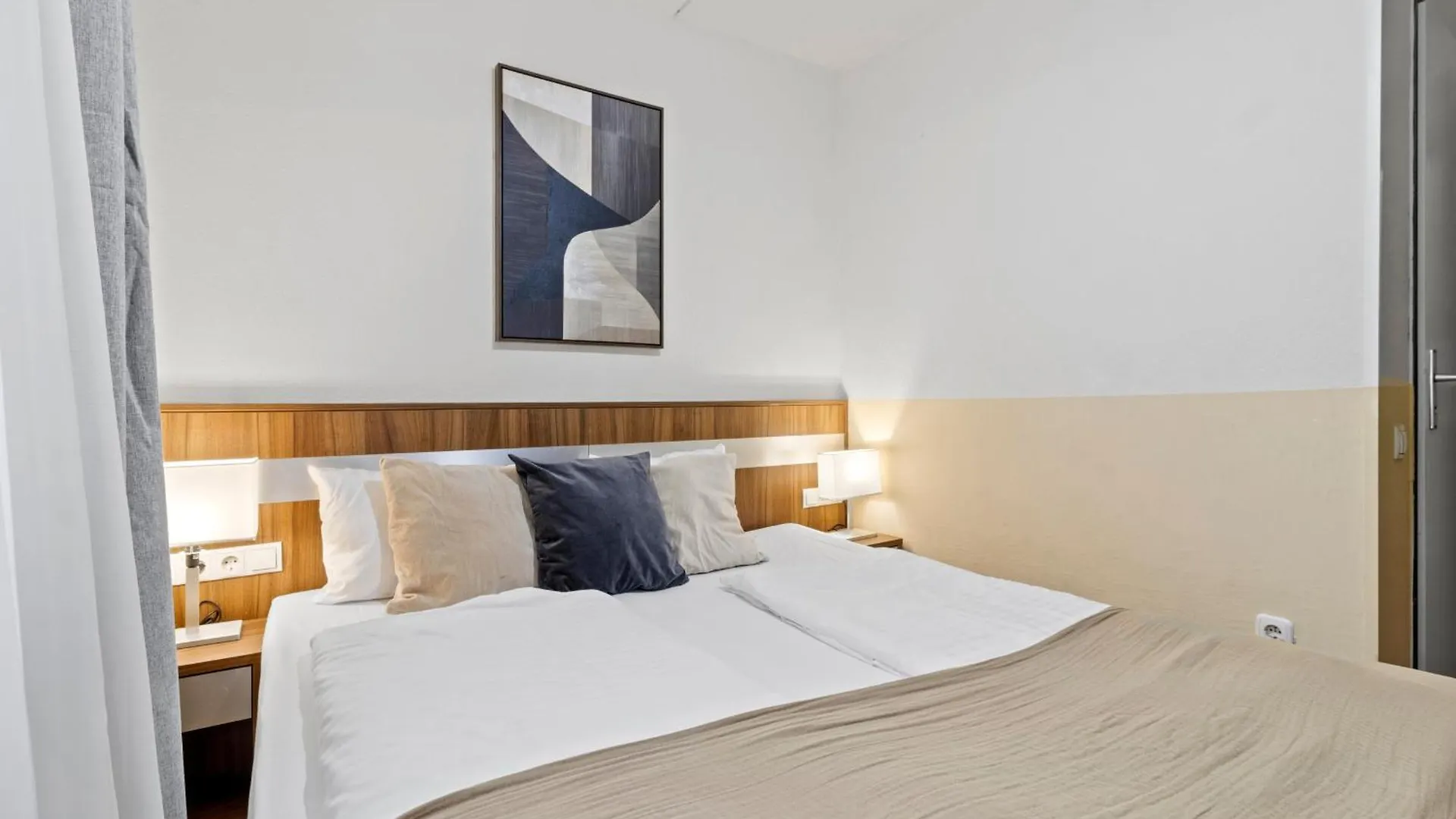 Paid Parking I Calm Location I 10 Minutes To S-Bahn Apartment Vienna