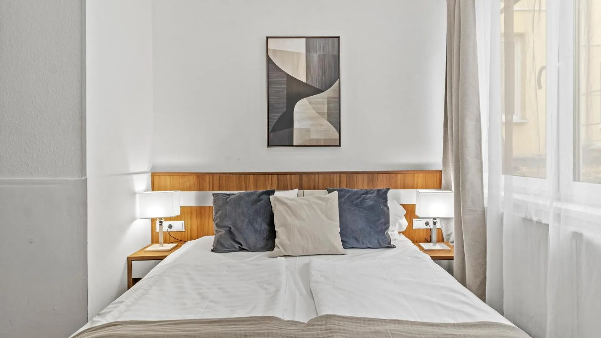Paid Parking I Calm Location I 10 Minutes To S-Bahn Apartment Vienna