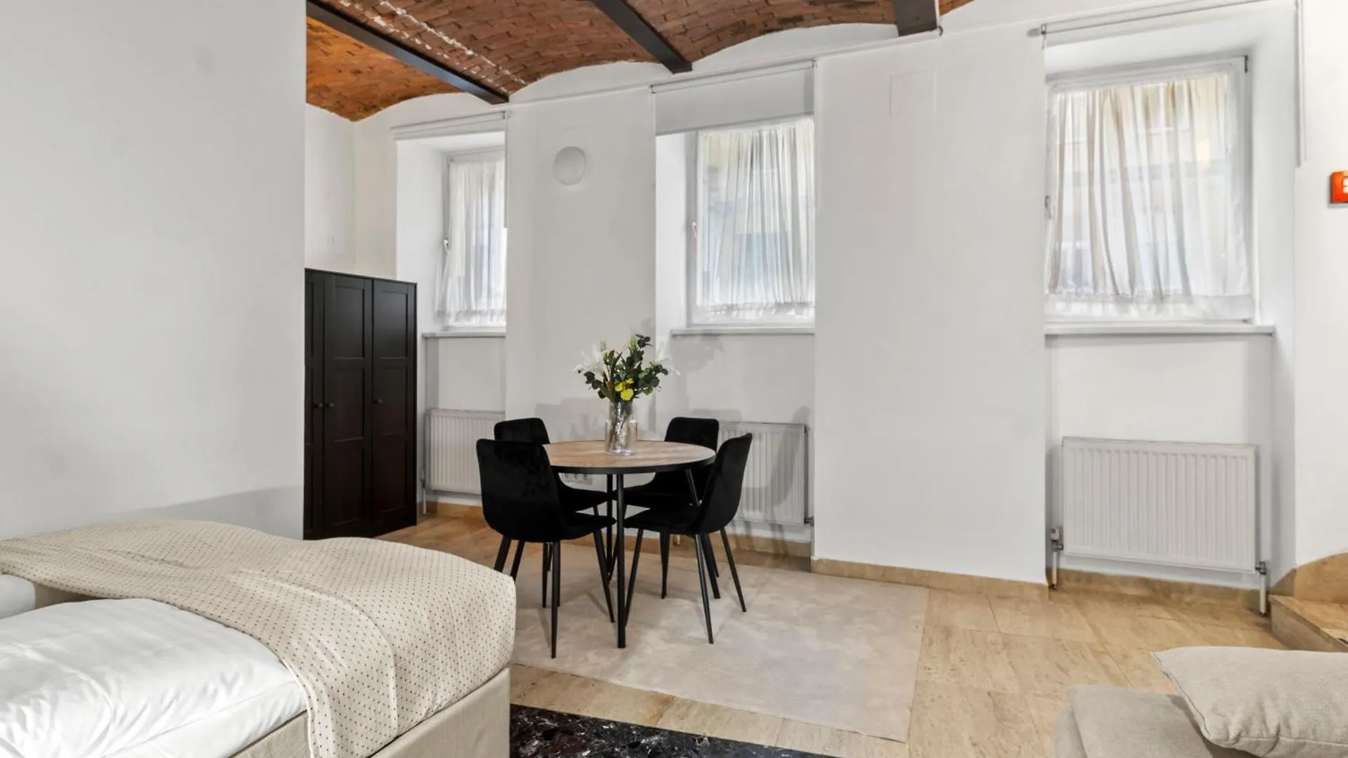 Paid Parking I Calm Location I 10 Minutes To S-Bahn Apartment Vienna