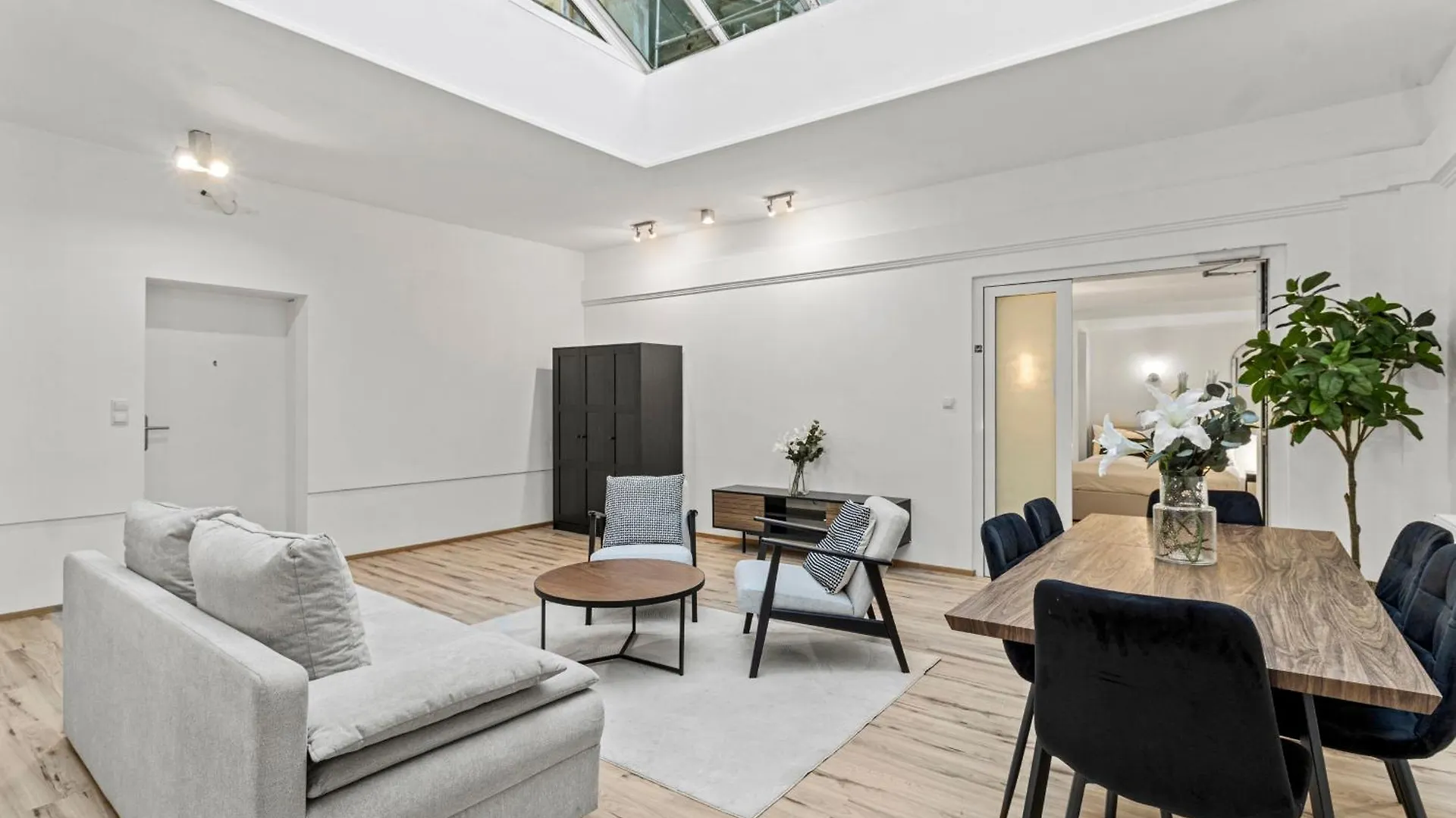 Paid Parking I Calm Location I 10 Minutes To S-Bahn Apartment Vienna