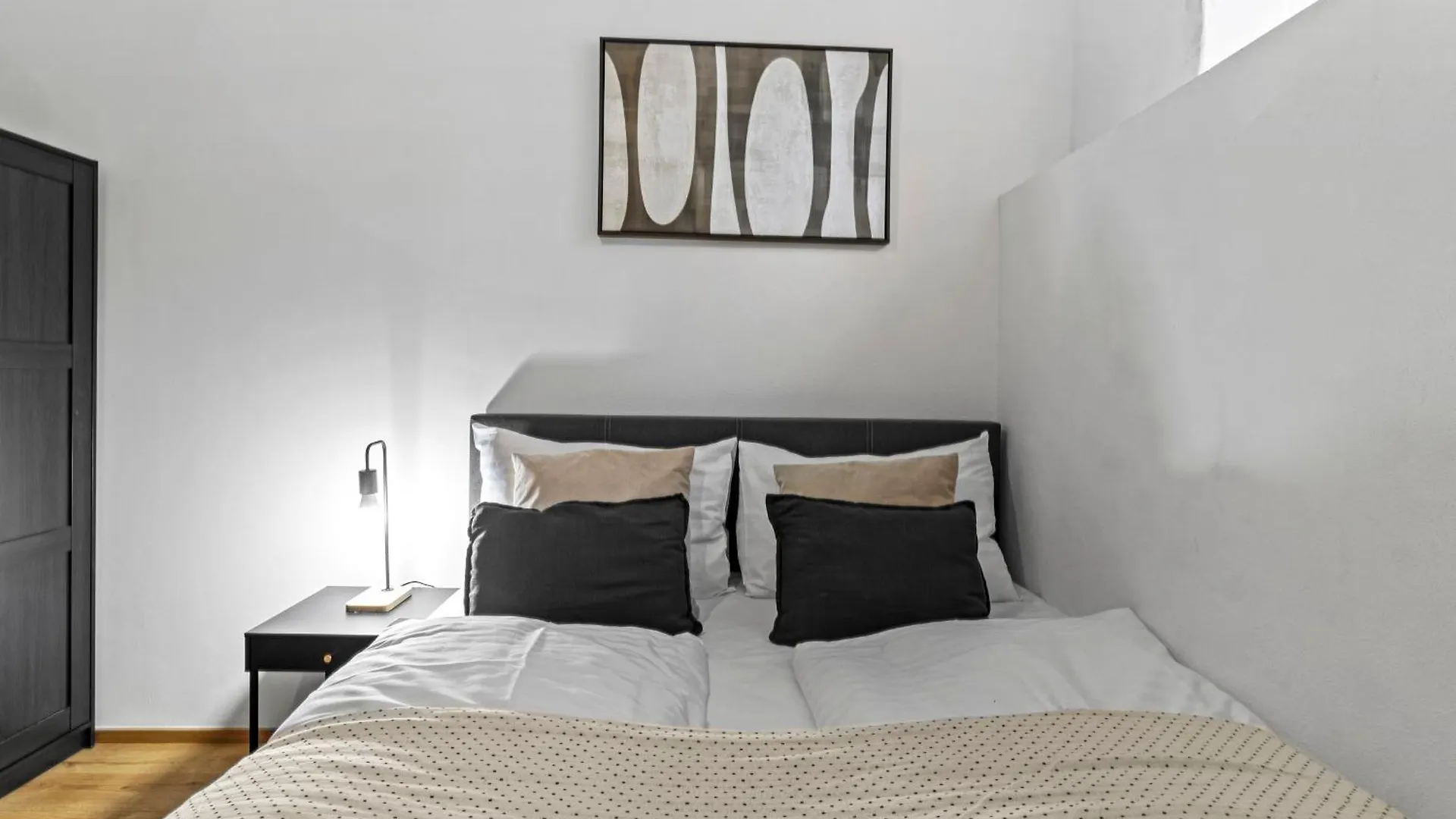 Paid Parking I Calm Location I 10 Minutes To S-Bahn Apartment Vienna