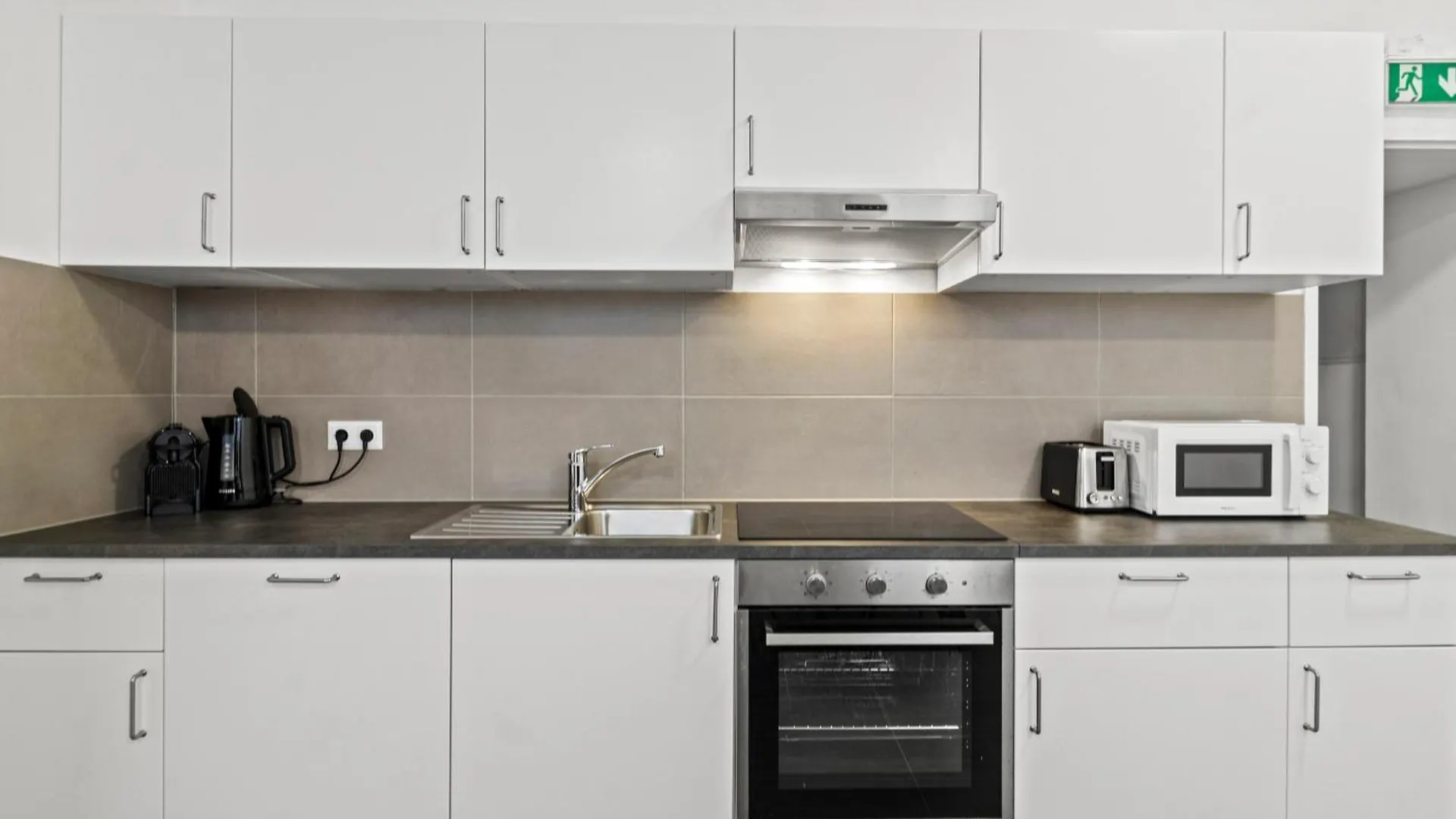 Paid Parking I Calm Location I 10 Minutes To S-Bahn Apartment Vienna