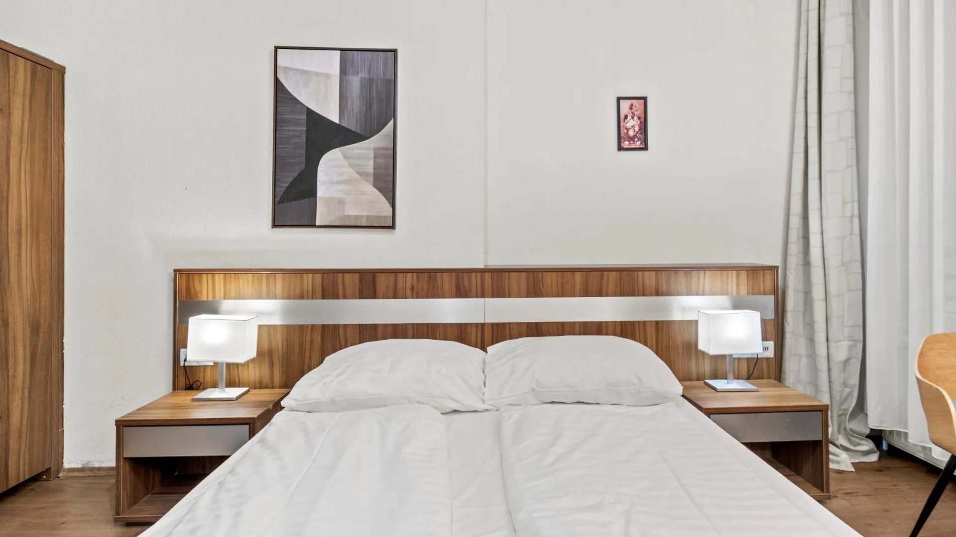 Paid Parking I Calm Location I 10 Minutes To S-Bahn Apartment Vienna