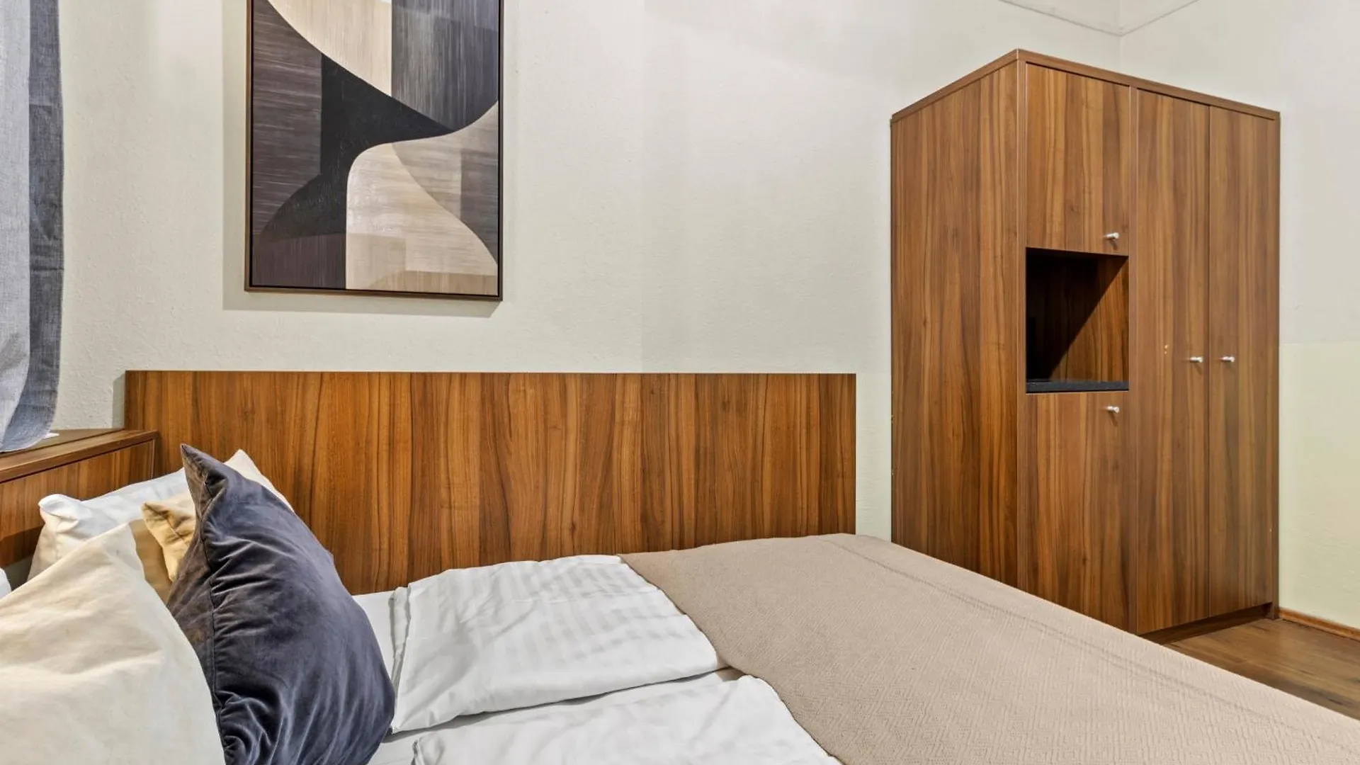 Paid Parking I Calm Location I 10 Minutes To S-Bahn Apartment Vienna Austria