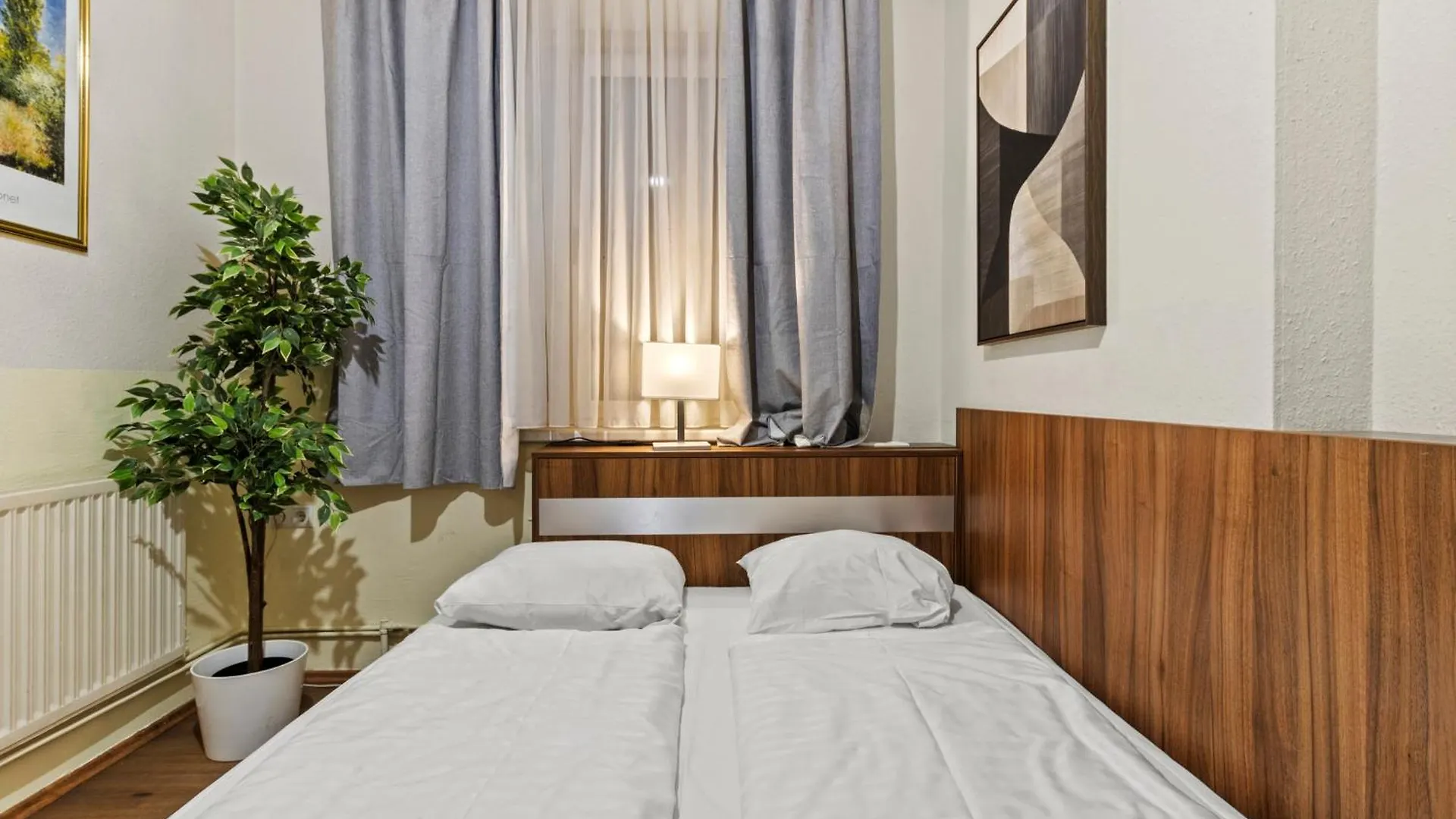 Paid Parking I Calm Location I 10 Minutes To S-Bahn Apartment Vienna