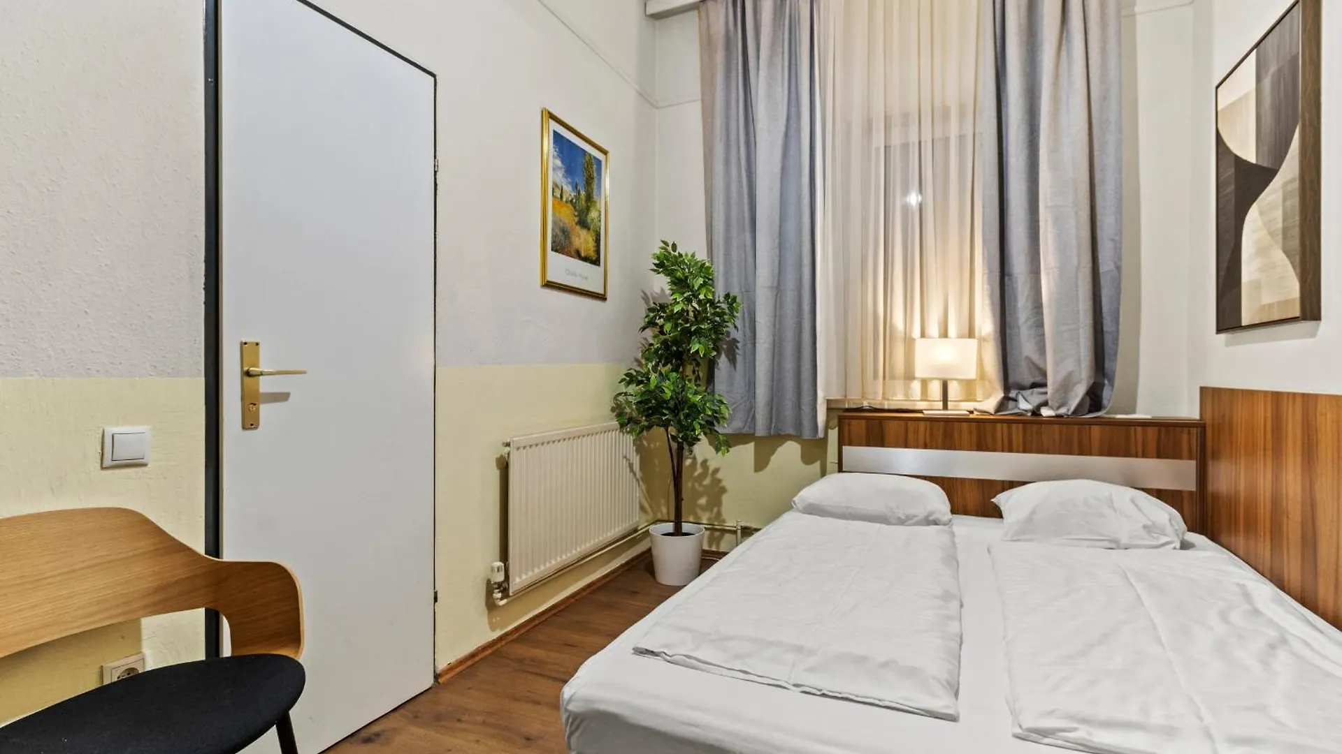 Paid Parking I Calm Location I 10 Minutes To S-Bahn Apartment Vienna Austria