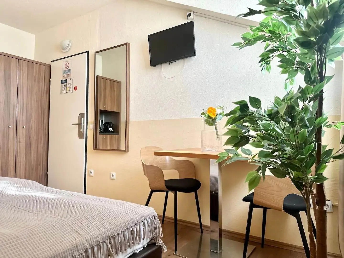 Ferienwohnung Paid Parking I Calm Location I 10 Minutes To S-Bahn Wien Apartment