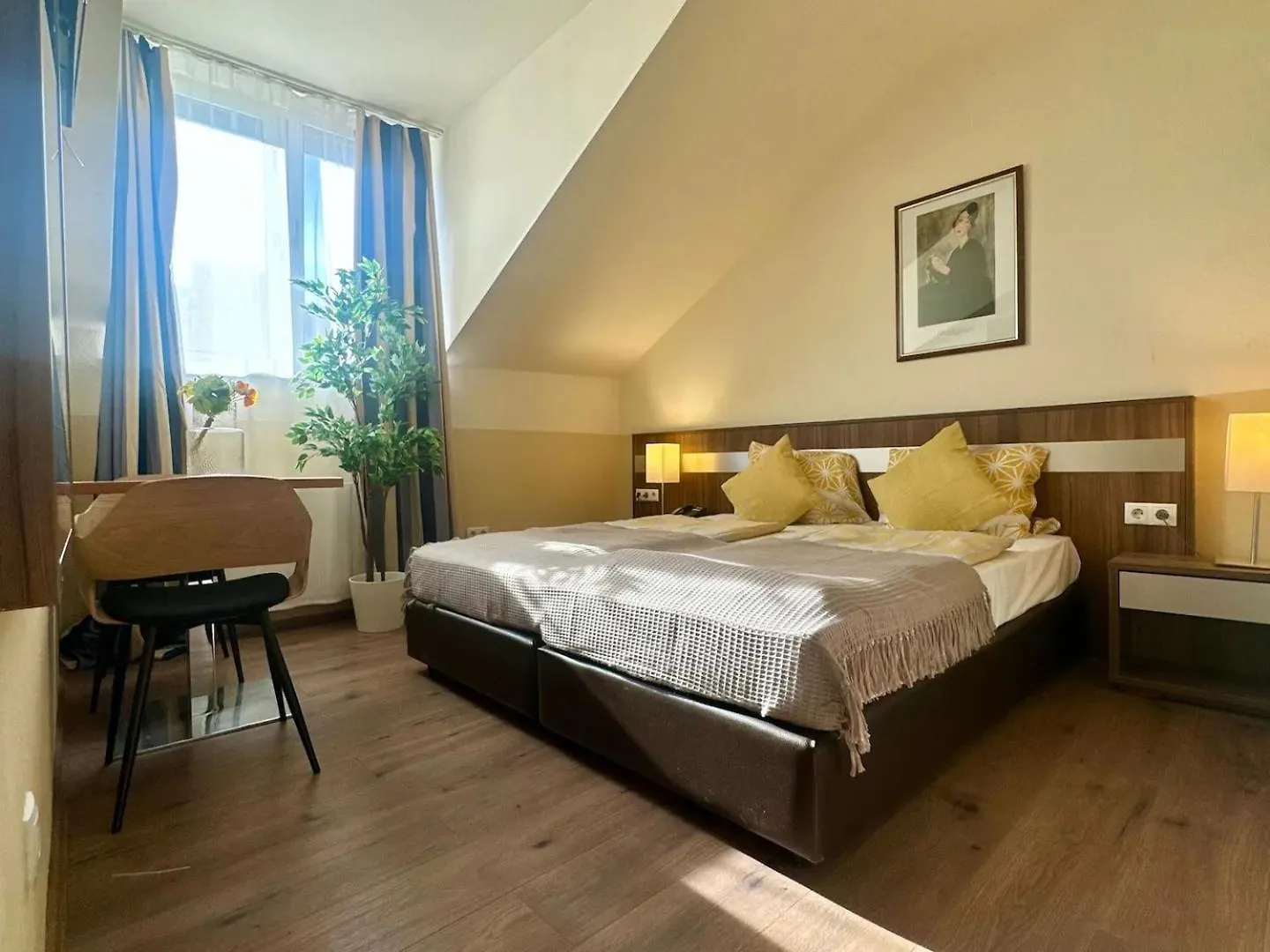 Ferienwohnung Paid Parking I Calm Location I 10 Minutes To S-Bahn Wien Apartment