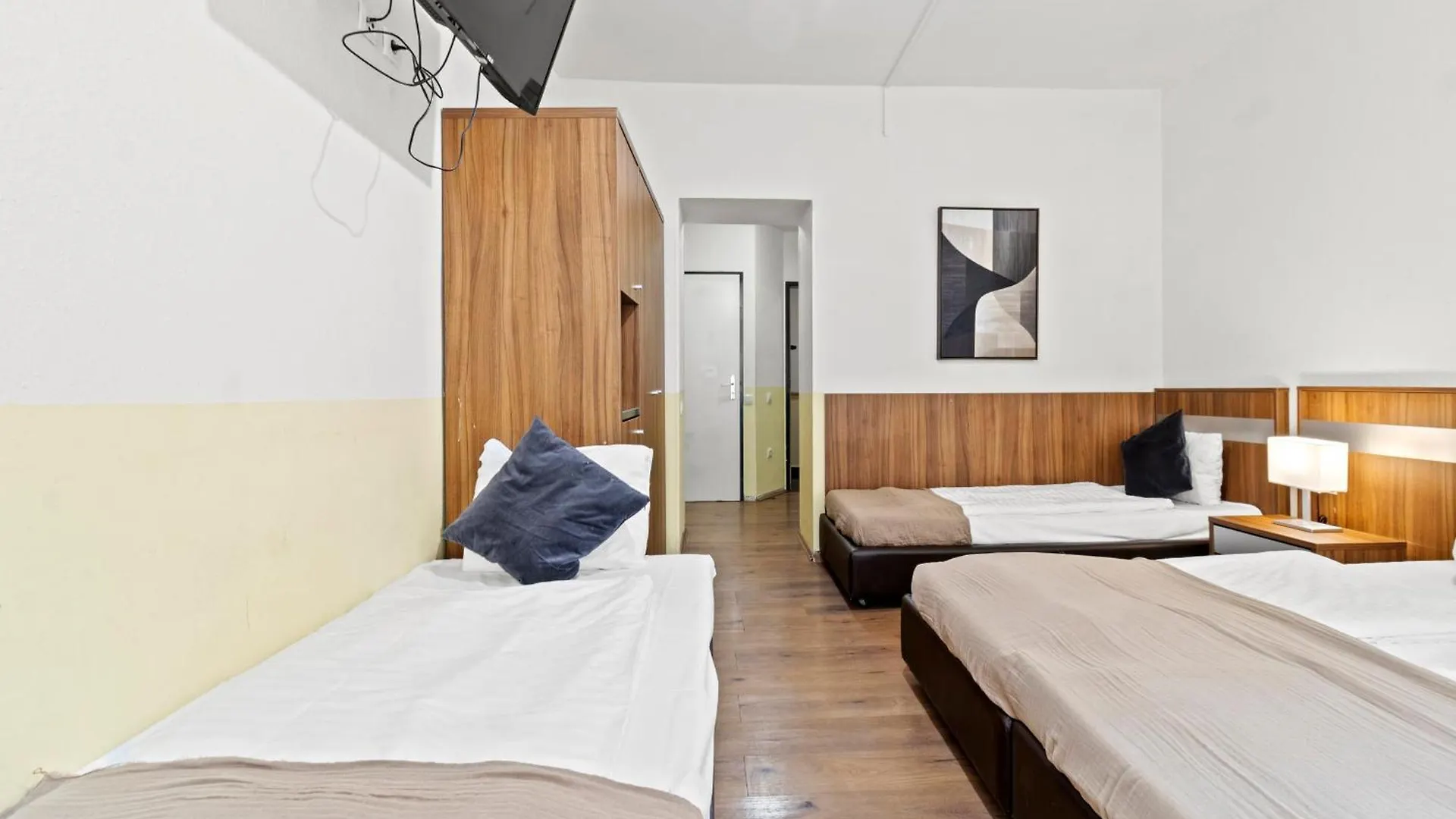 Paid Parking I Calm Location I 10 Minutes To S-Bahn Apartment Vienna