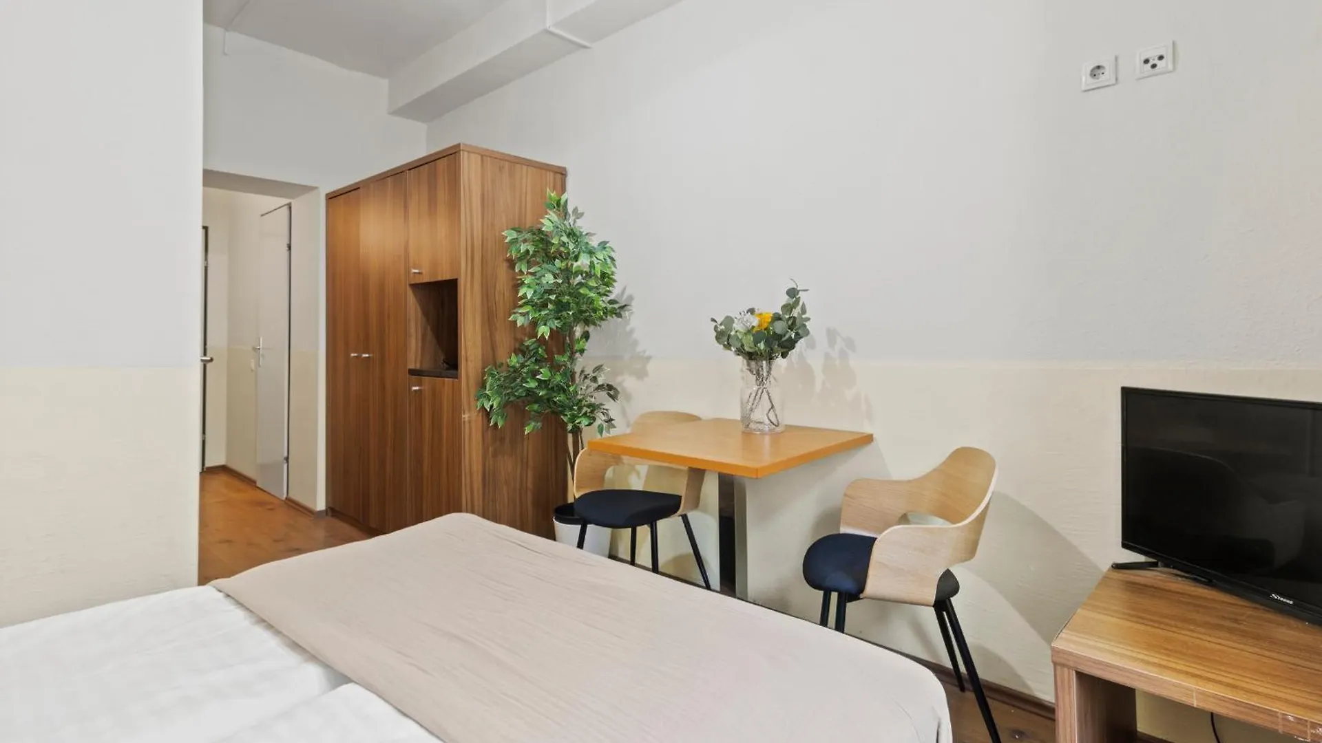 Ferienwohnung Paid Parking I Calm Location I 10 Minutes To S-Bahn Wien 0*,