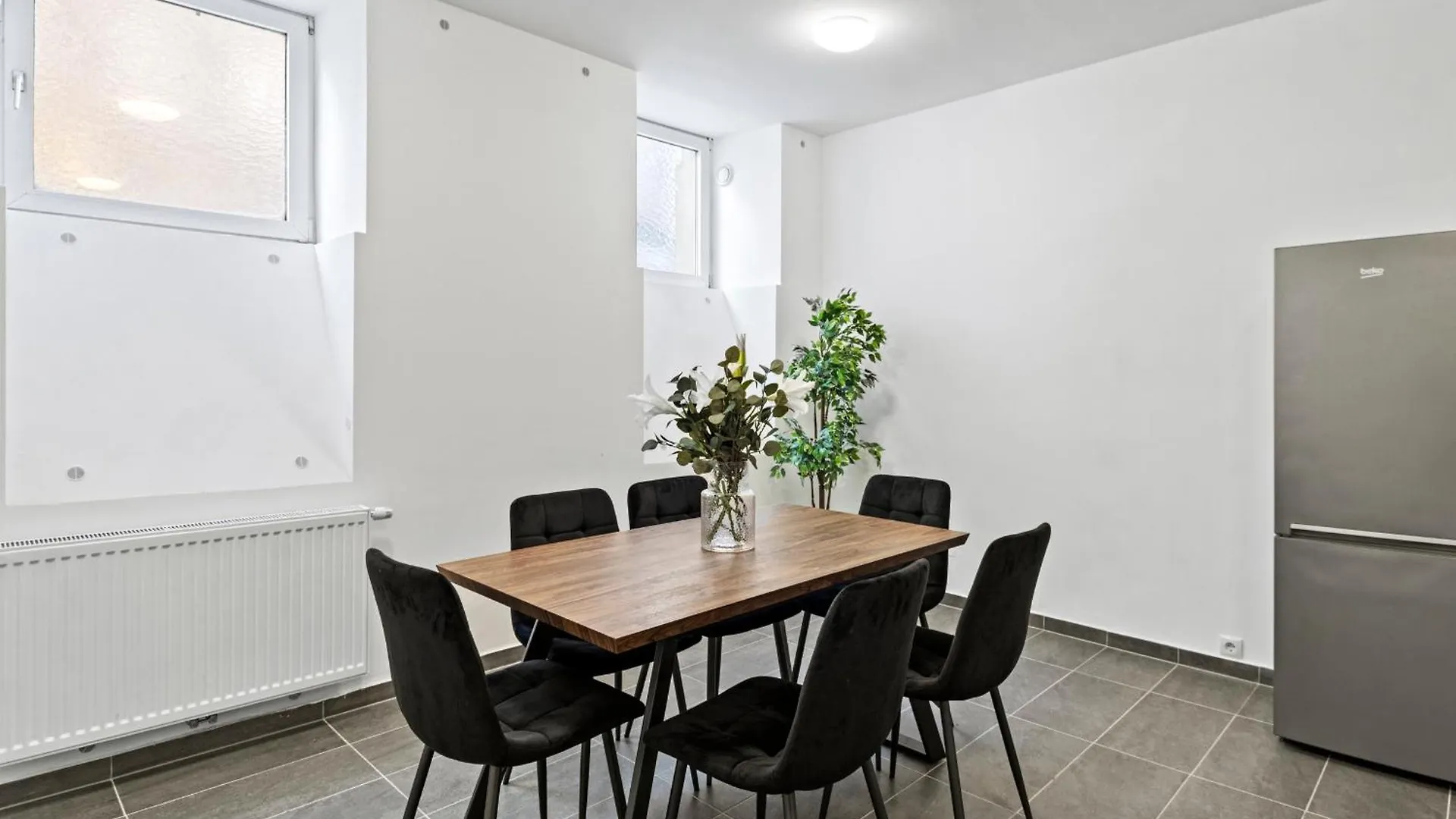 Ferienwohnung Paid Parking I Calm Location I 10 Minutes To S-Bahn Wien