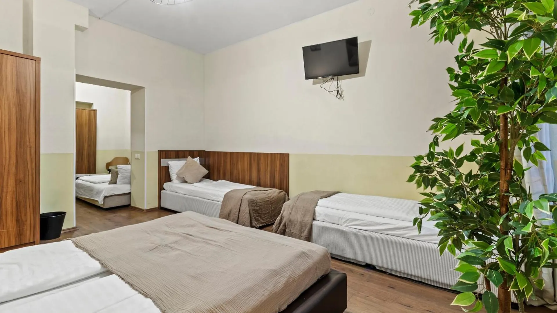 Ferienwohnung Paid Parking I Calm Location I 10 Minutes To S-Bahn Wien