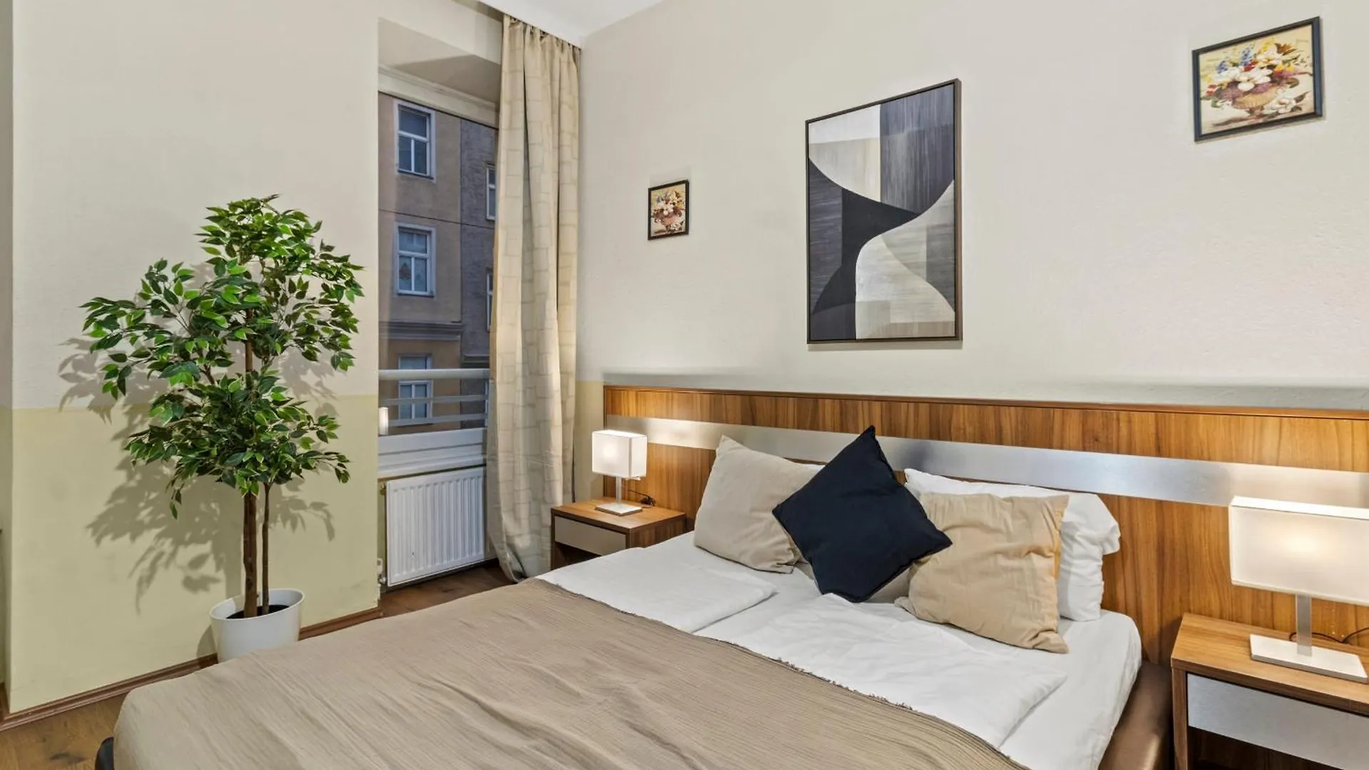 Ferienwohnung Paid Parking I Calm Location I 10 Minutes To S-Bahn Wien