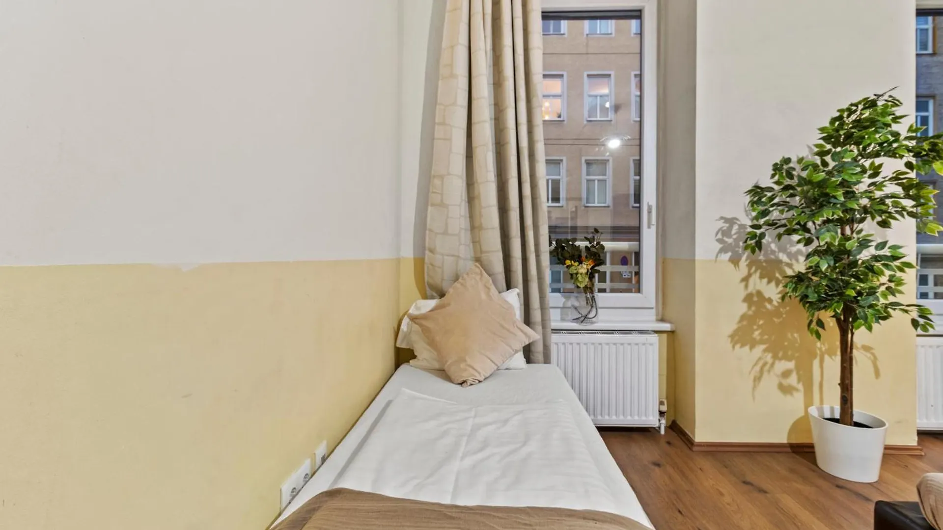 Ferienwohnung Paid Parking I Calm Location I 10 Minutes To S-Bahn Wien 0*,