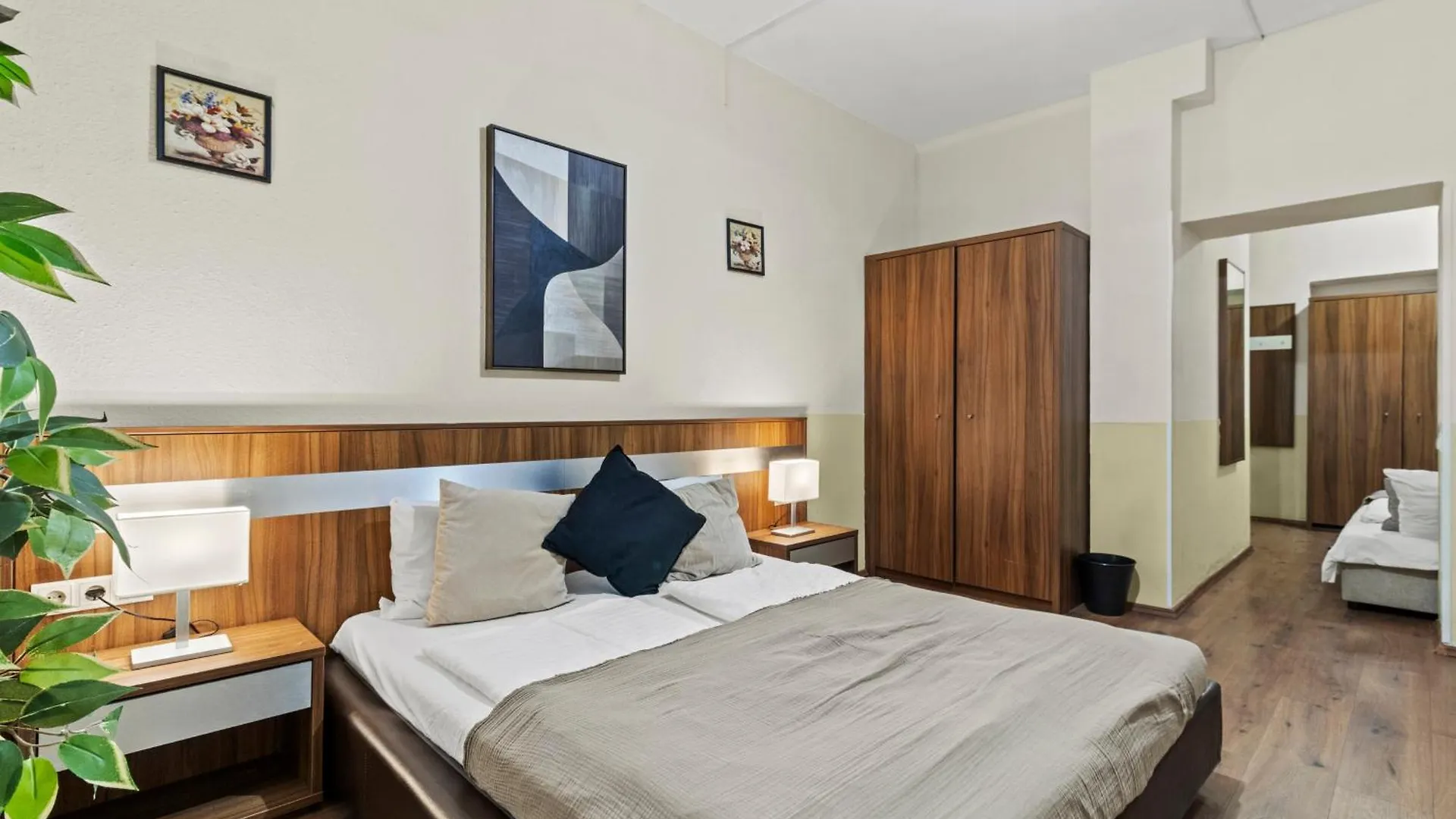 Ferienwohnung Paid Parking I Calm Location I 10 Minutes To S-Bahn Wien