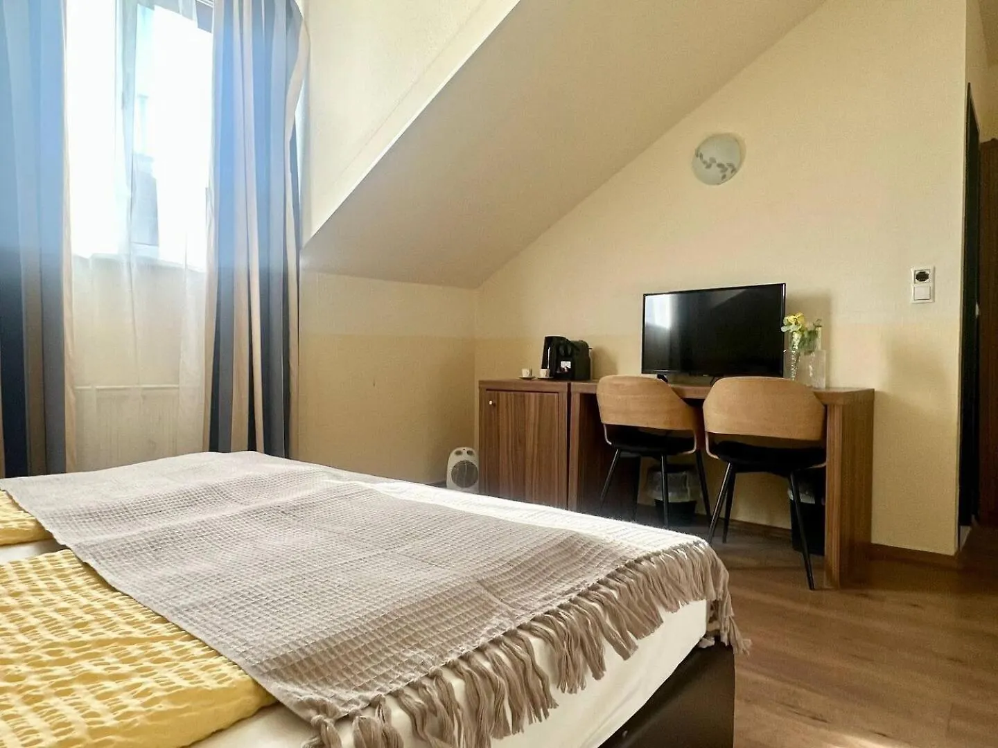 Paid Parking I Calm Location I 10 Minutes To S-Bahn Apartment Vienna