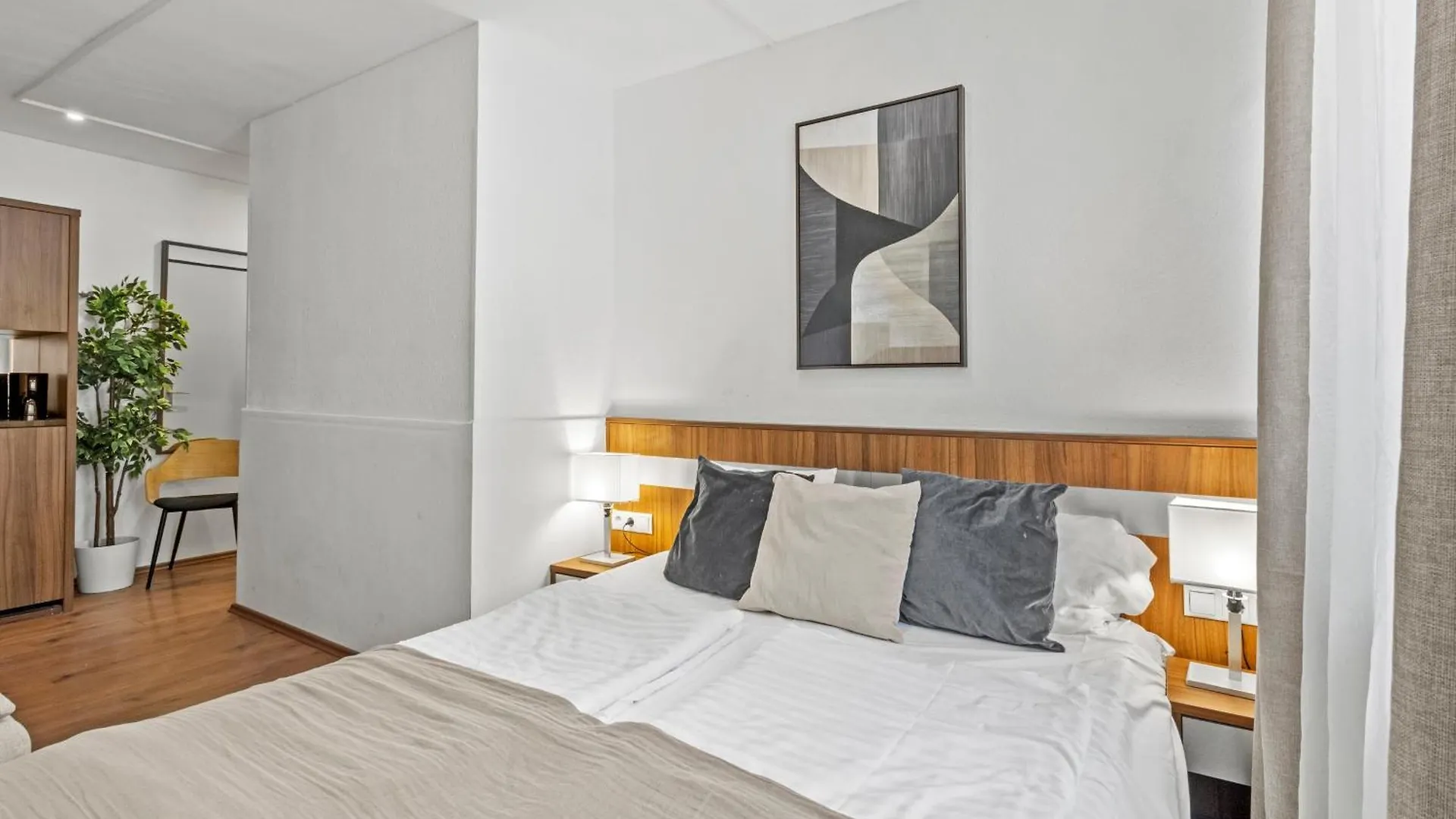 Paid Parking I Calm Location I 10 Minutes To S-Bahn Apartment Vienna