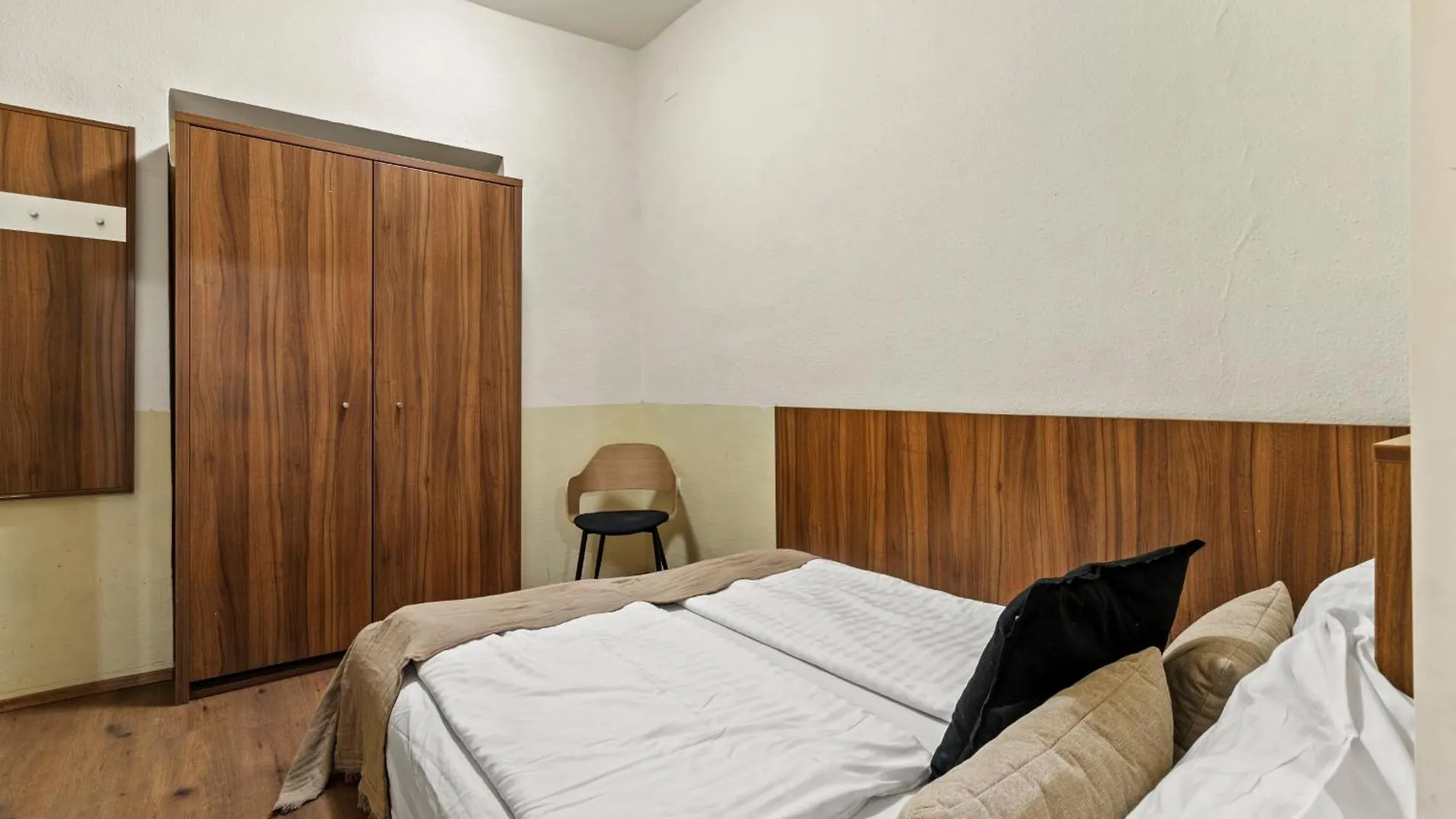 Paid Parking I Calm Location I 10 Minutes To S-Bahn Apartment Vienna 0*,  Austria